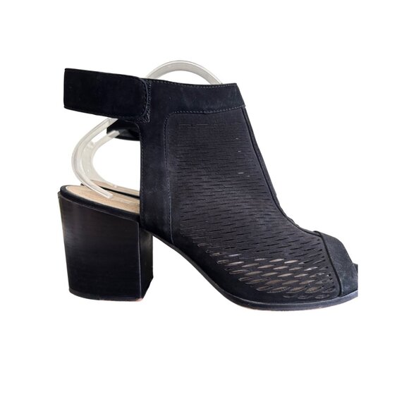 Vince Camuto Womens Lavette Black Leather Laser Cut Open Toe Sandal - Picture 3 of 11